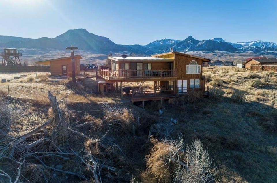 With mountain and river views, Riverhouse is your perfect Western escape.