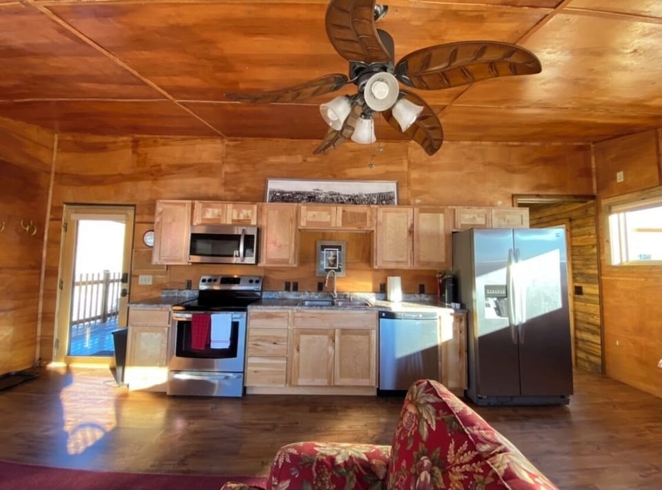 Kitchen with modern, full size appliances makes preparing meals a pleasure.