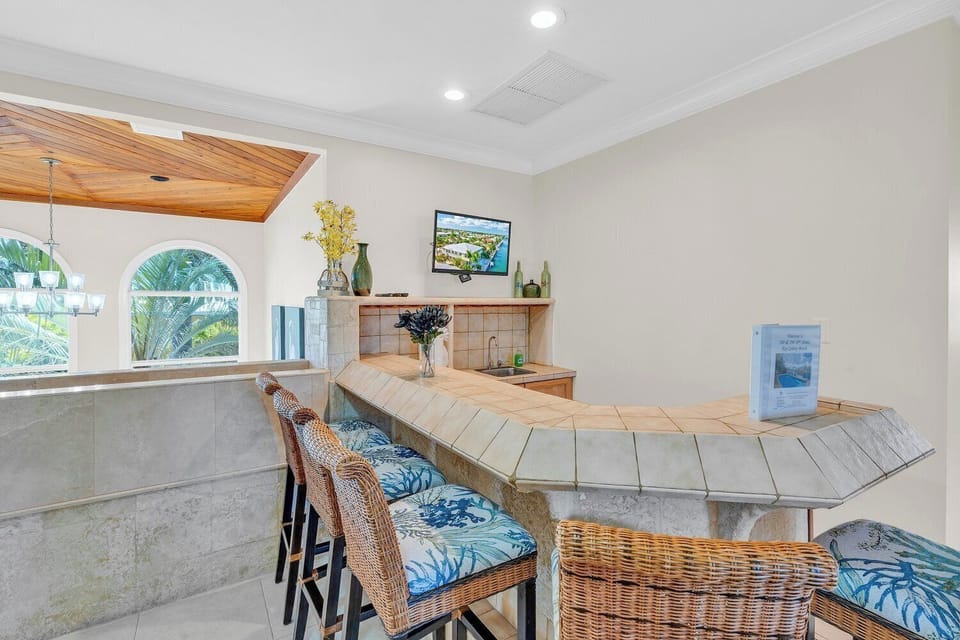 Upper Level - Bar area