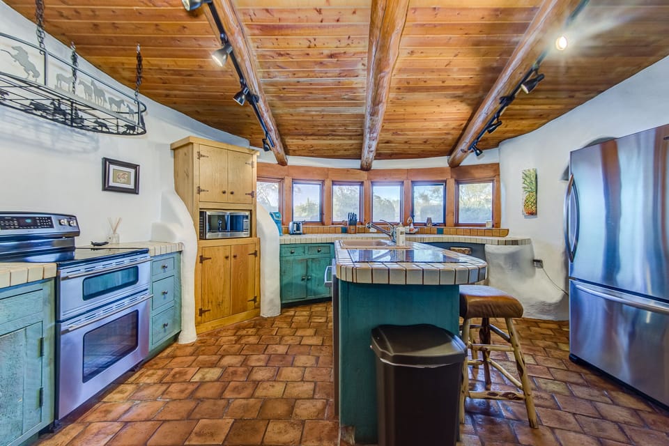 Fully Equipped Kitchen with Stainless Steel Appliances