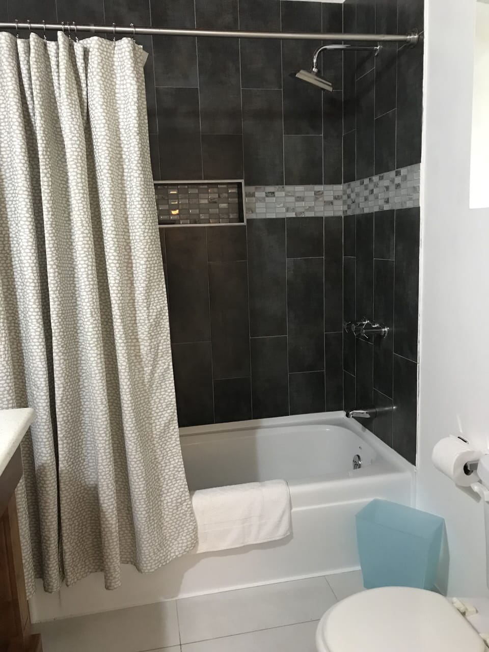 Deluxe Room, 1 King Bed, Non Smoking | Bathroom | Shower, rainfall showerhead, eco-friendly toiletries, hair dryer