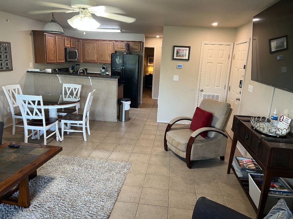 Living Room, 75" HDTV, CableTV, Netflix, 2 couches, Sleeper Sofa, 2 recliners