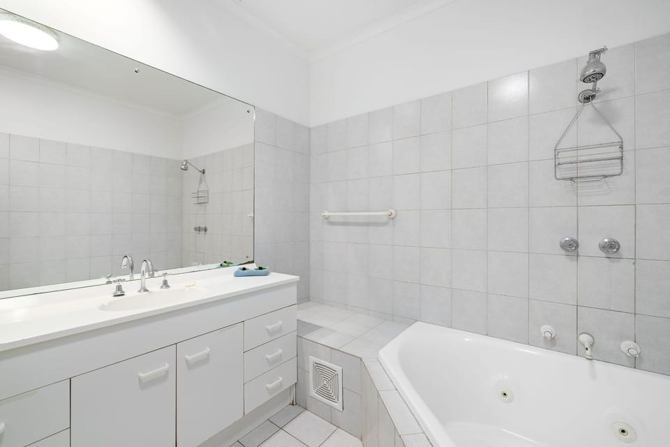 Internal Queen Room | Bathroom | Shower, hair dryer, towels, toilet paper