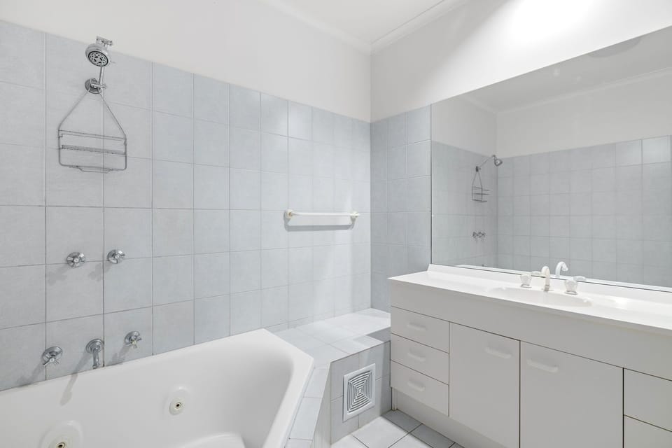 Internal Queen Room | Bathroom | Shower, hair dryer, towels, toilet paper
