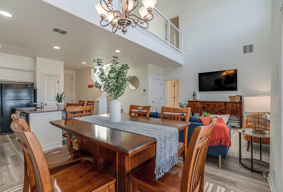 Tall ceilings with tons of natural light
