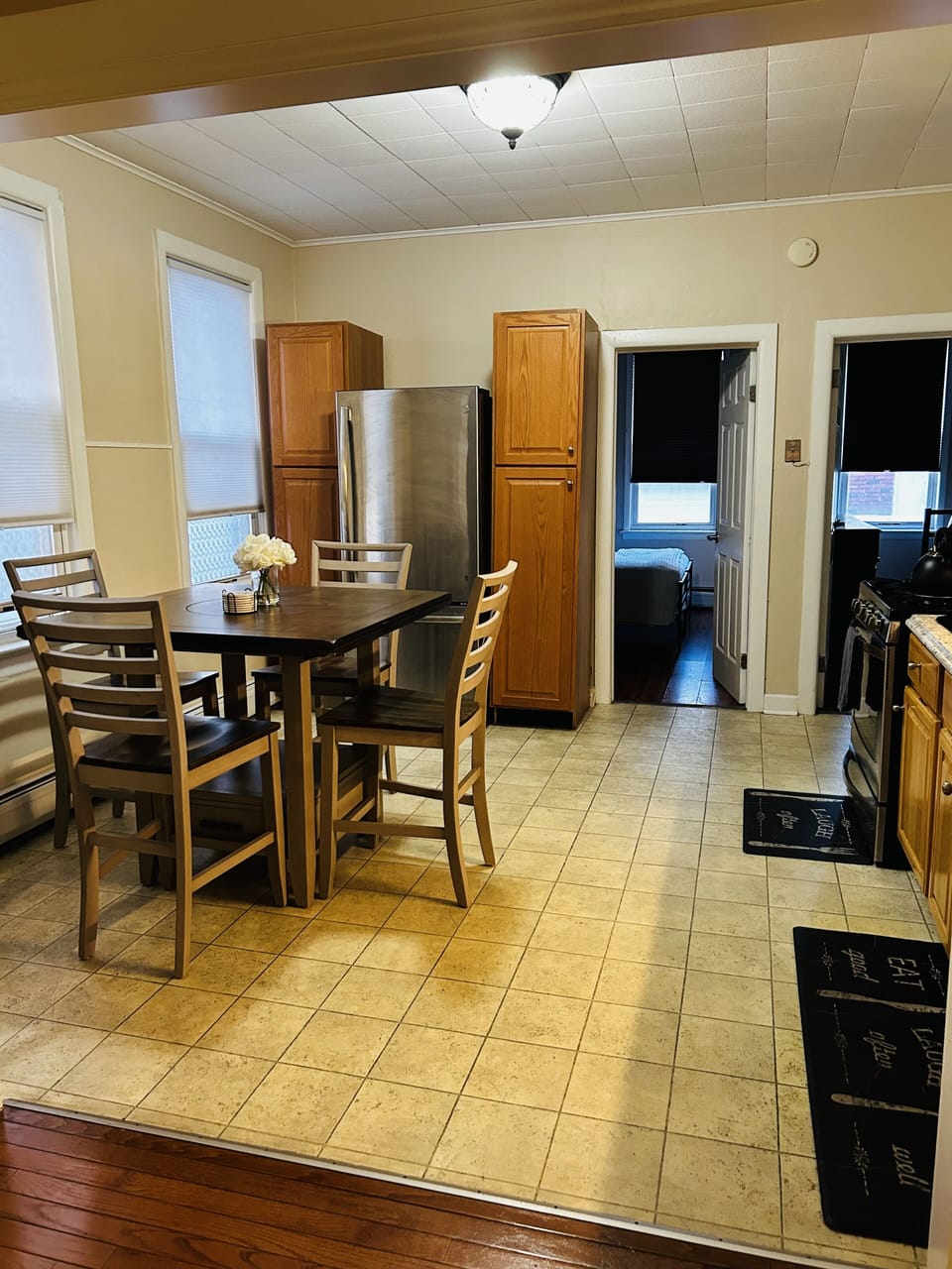 Eat-in Kitchen