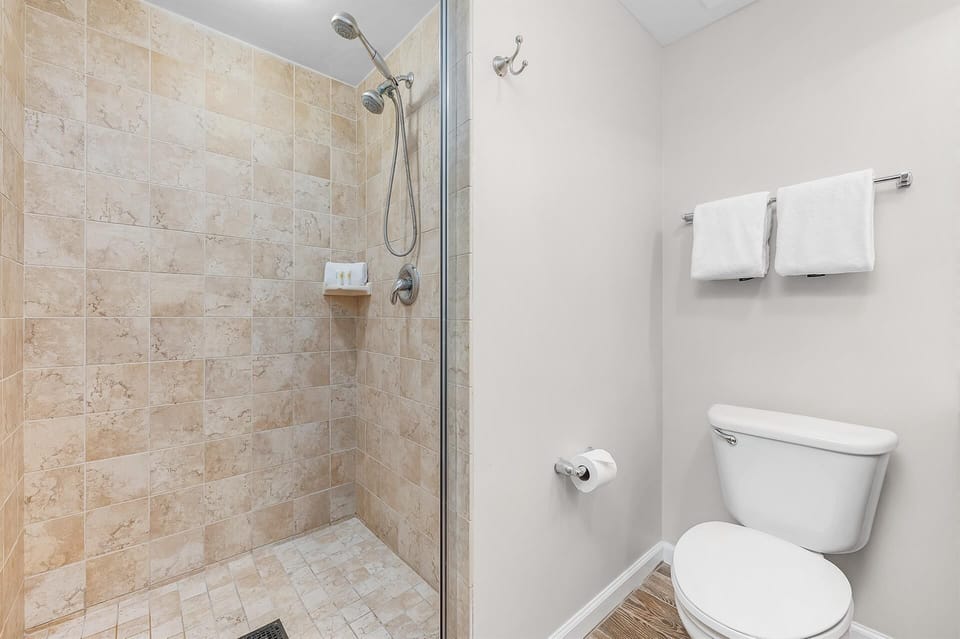 Full bedroom bathroom