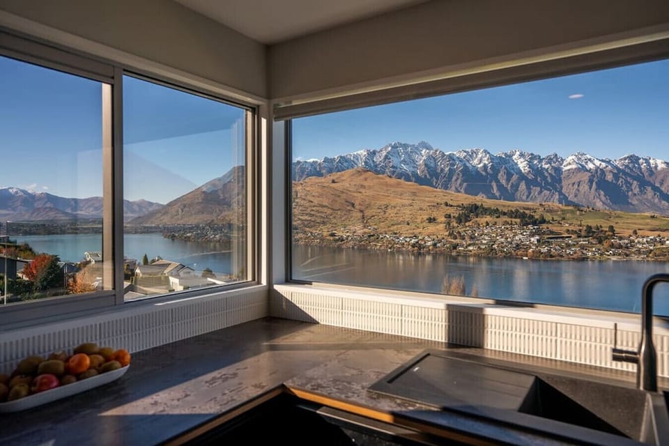 You can even enjoy the spectacular views when doing the dirty dishes!