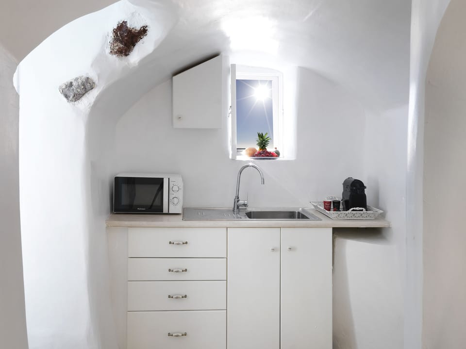 Panoramic Studio Suite, 1 King Bed with Sofa bed, Hot Tub, Sea View | Private kitchenette | Fridge, stovetop, espresso maker, coffee/tea maker