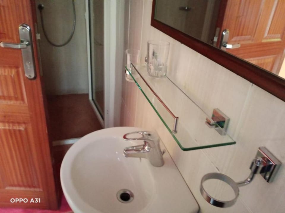 Standard Room | Bathroom | Combined shower/tub, slippers, towels