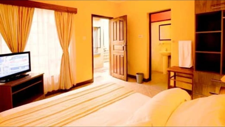 Standard Room | Desk