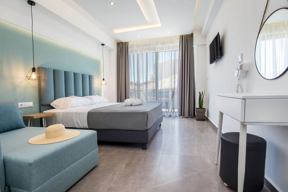 Hypo-allergenic bedding, in-room safe, blackout drapes, soundproofing