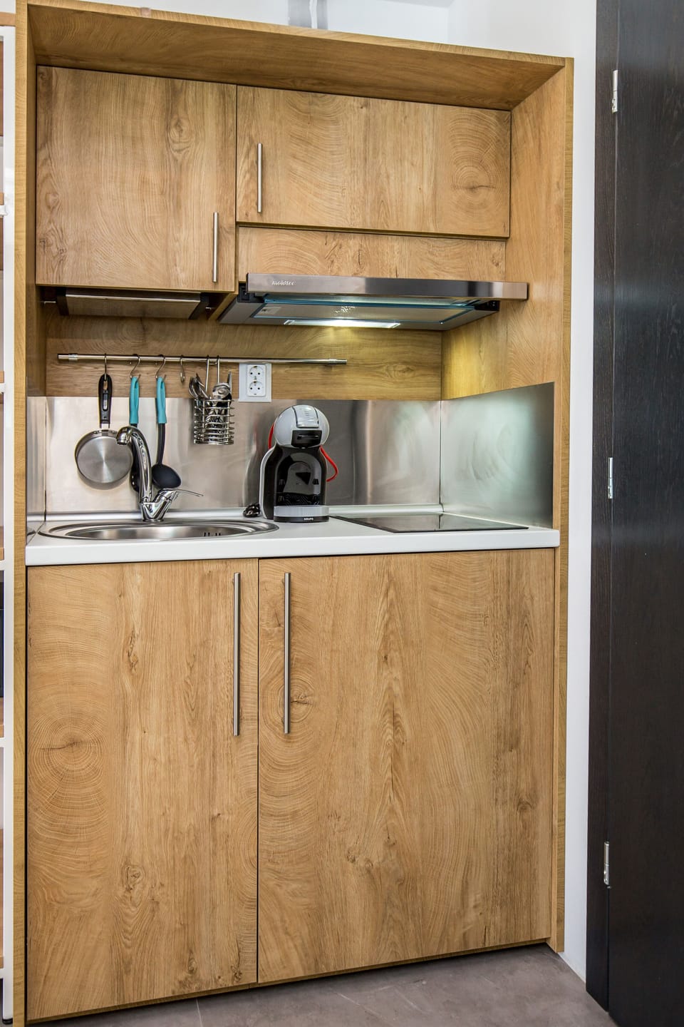 Mini-fridge, stovetop, espresso maker, coffee/tea maker