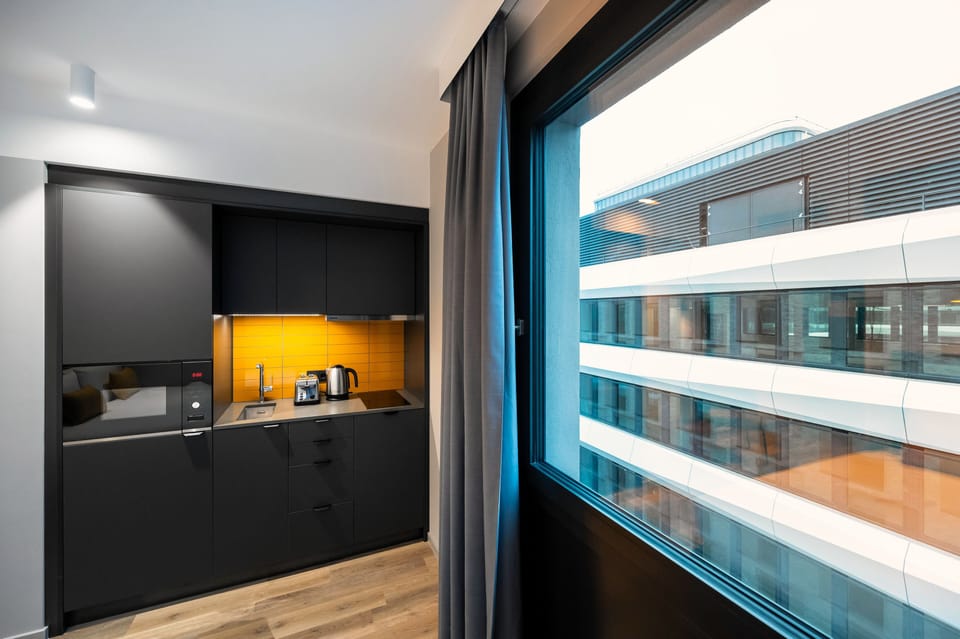 Studio Accessible | Private kitchenette | Espresso maker, coffee/tea maker, electric kettle