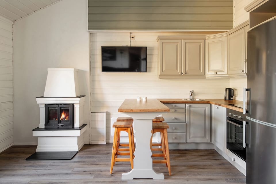 Traditional Cabin, 2 Bedrooms, Mountain View | WiFi (free), bed sheets