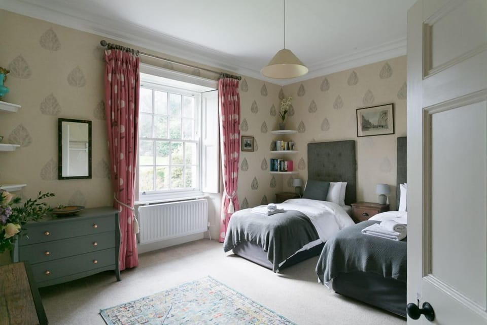 Twin bedroom