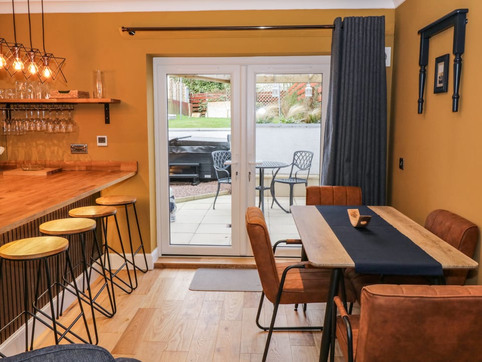 Cottage | Private kitchen | Fridge, microwave, dishwasher, electric kettle