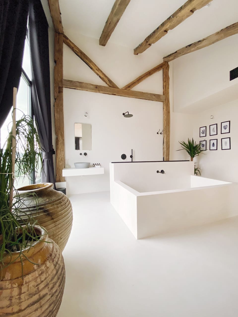 Suite with Bathtub and Botanical Terrace | Bathroom | Hair dryer, slippers, towels, soap