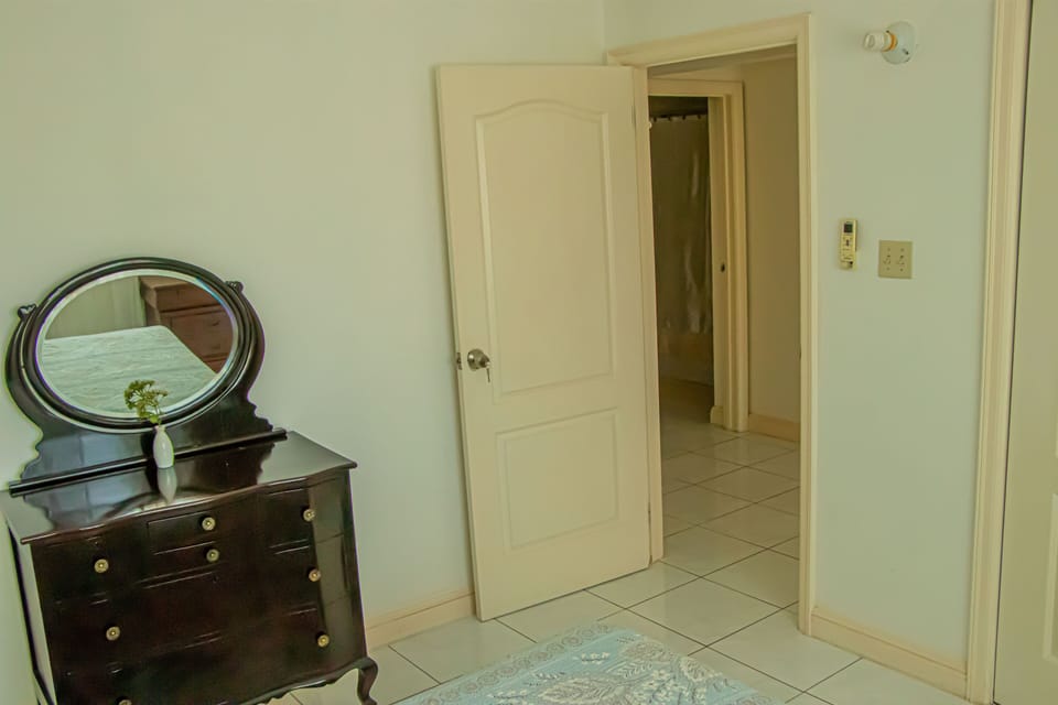 3 bedrooms, iron/ironing board, WiFi (free)