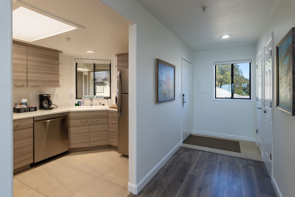 View back to kitchen & entry hall