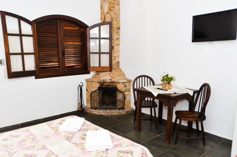 Classic Room | Minibar, desk, free WiFi, bed sheets