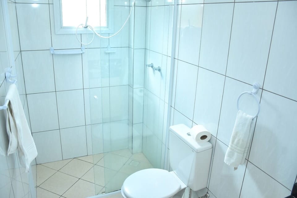 City Room | Bathroom | Shower, towels, soap, shampoo