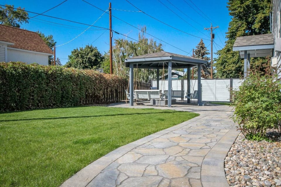 Park-like back-yard with fire-pit for all Palmer House guests to enjoy!