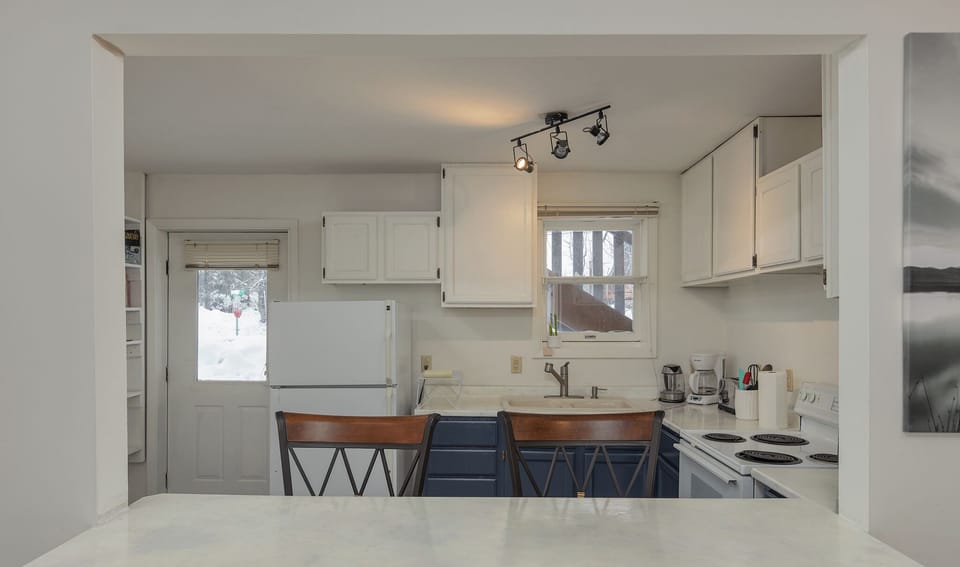 Counter height bar eating area