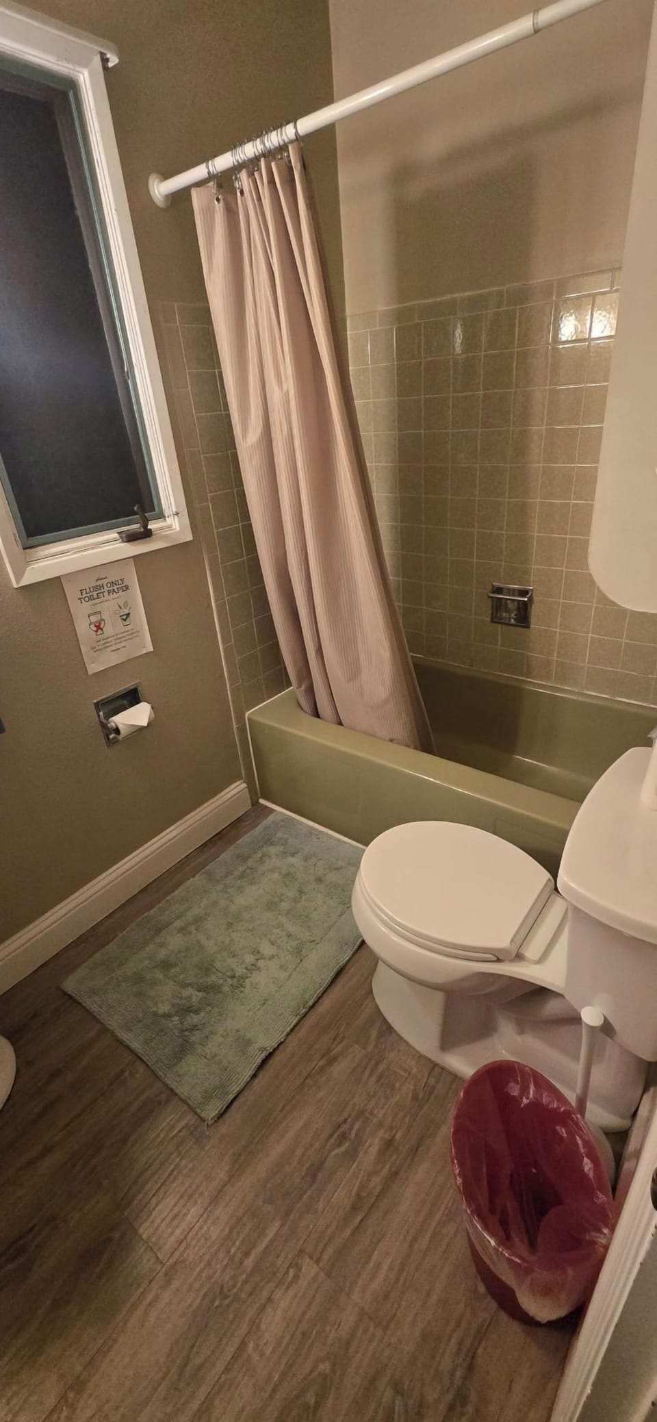 Upstairs Common Bathroom