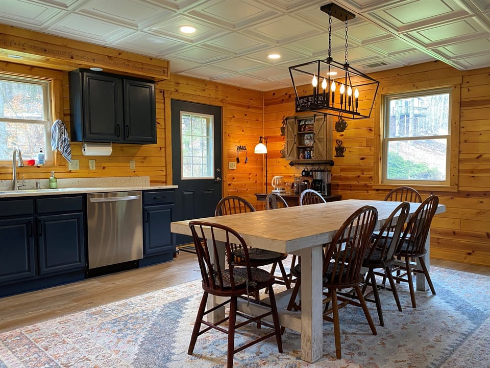 Eat-in Kitchen