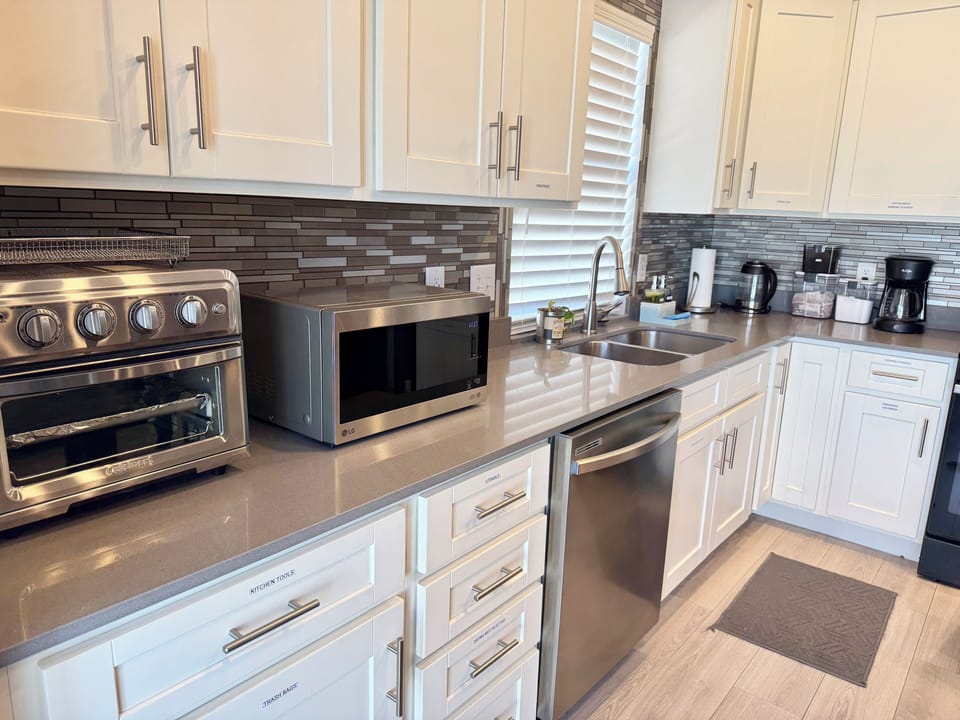 Full Kitchen area