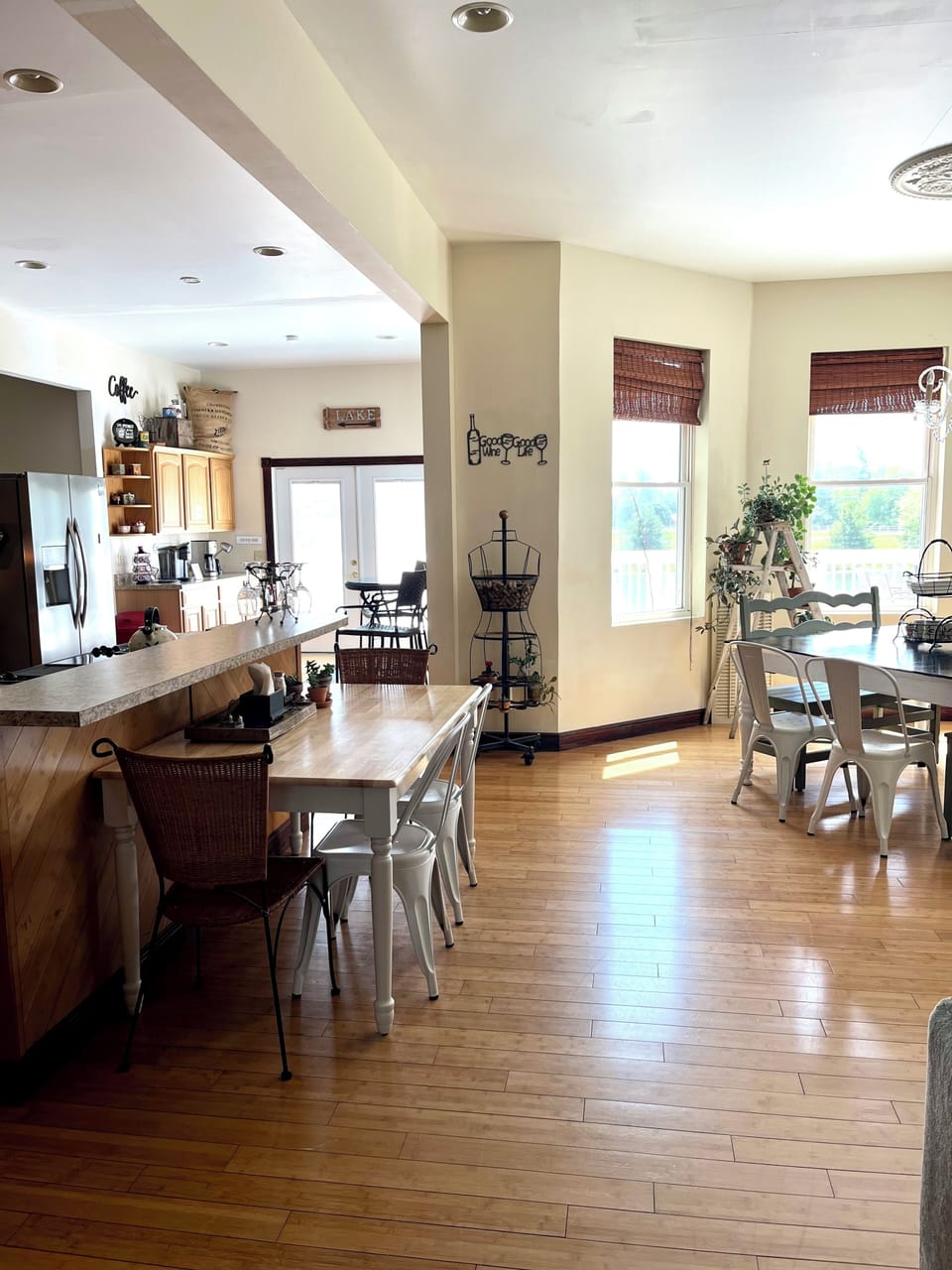 Dining area, kitchen and coffee bar. 