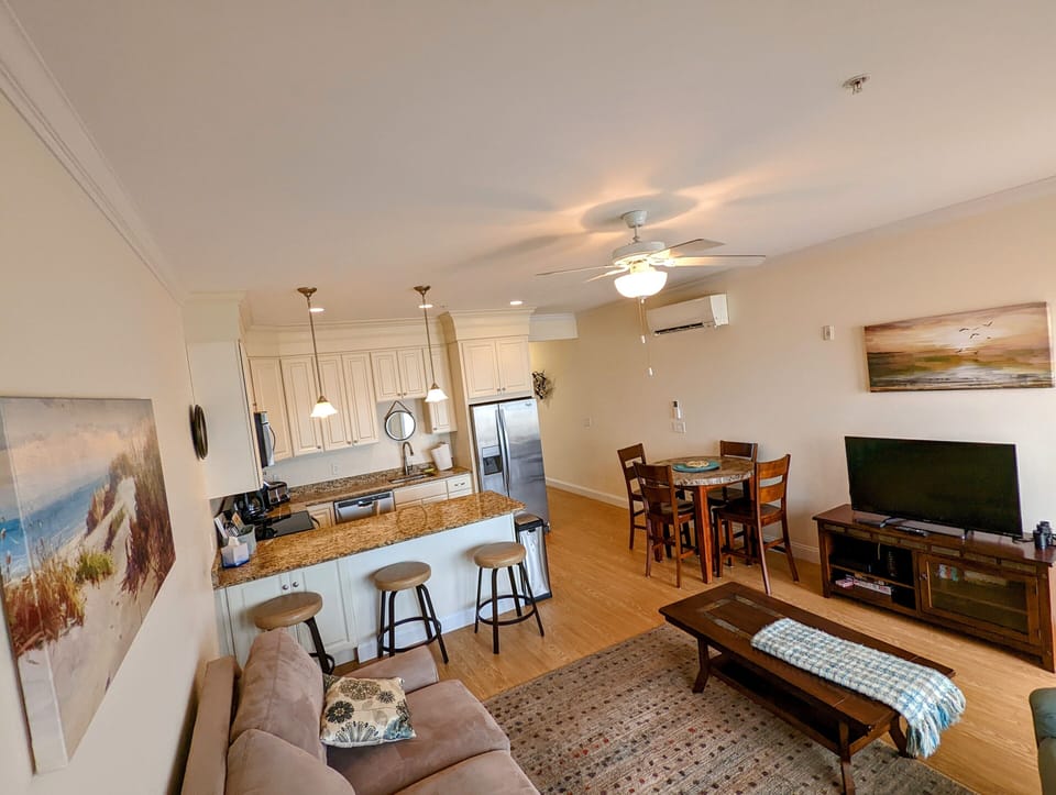 full kitchen/dining living area