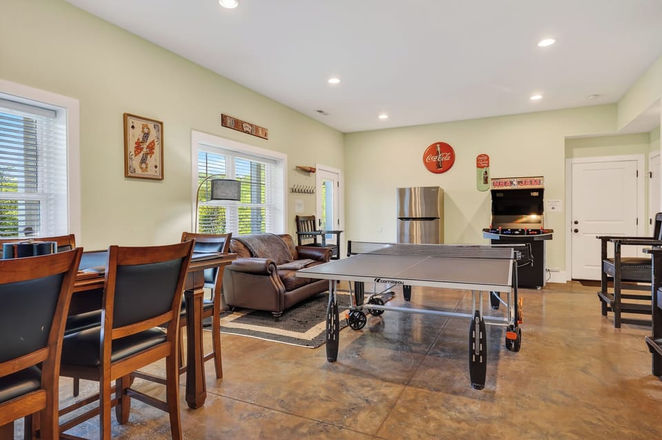 Game room fun for all ages—ping pong, poker, air hockey, and 3,200‑game arcade.