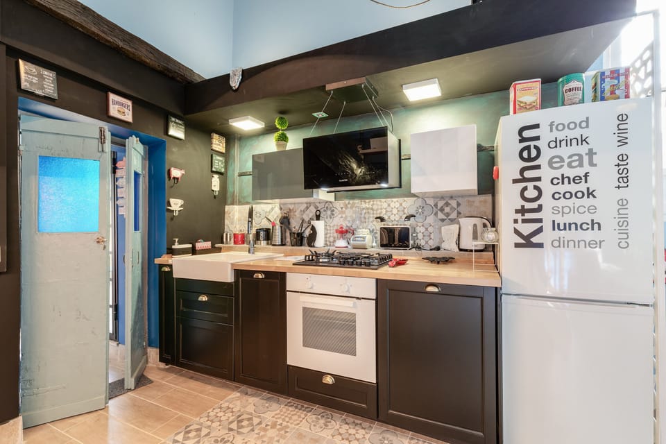 Design Apartment | Private kitchen | Fridge, cookware/dishes/utensils