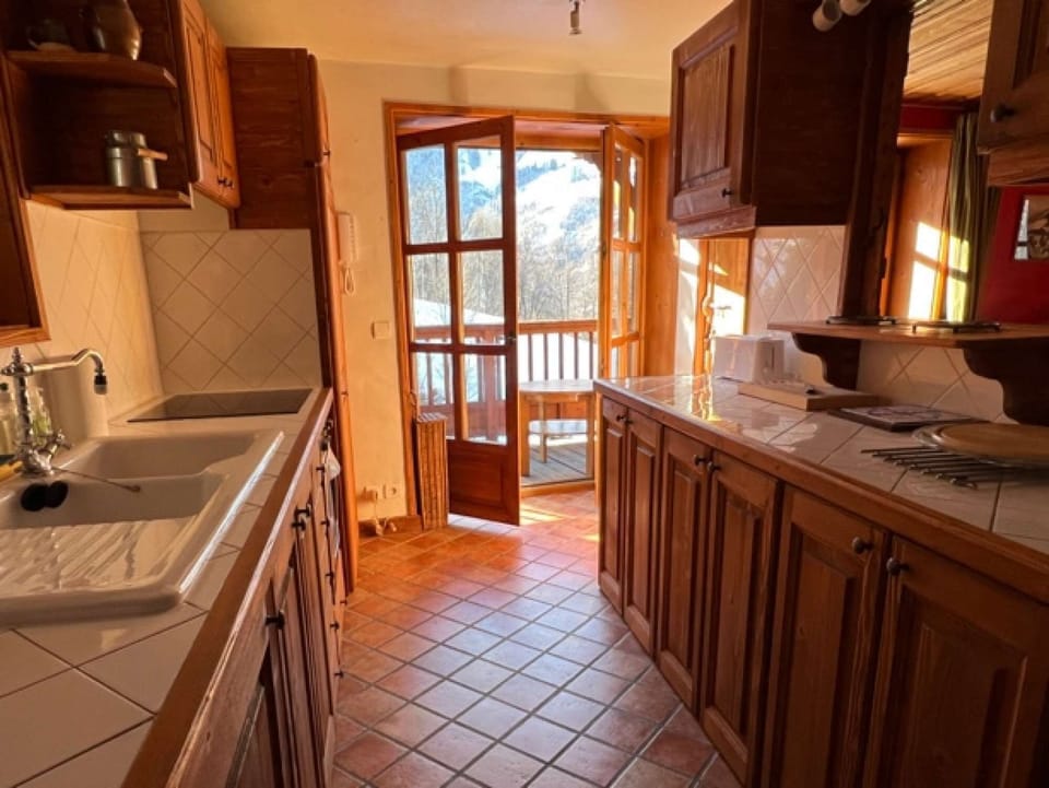 Fully equiped kitchen area with access to the terrace