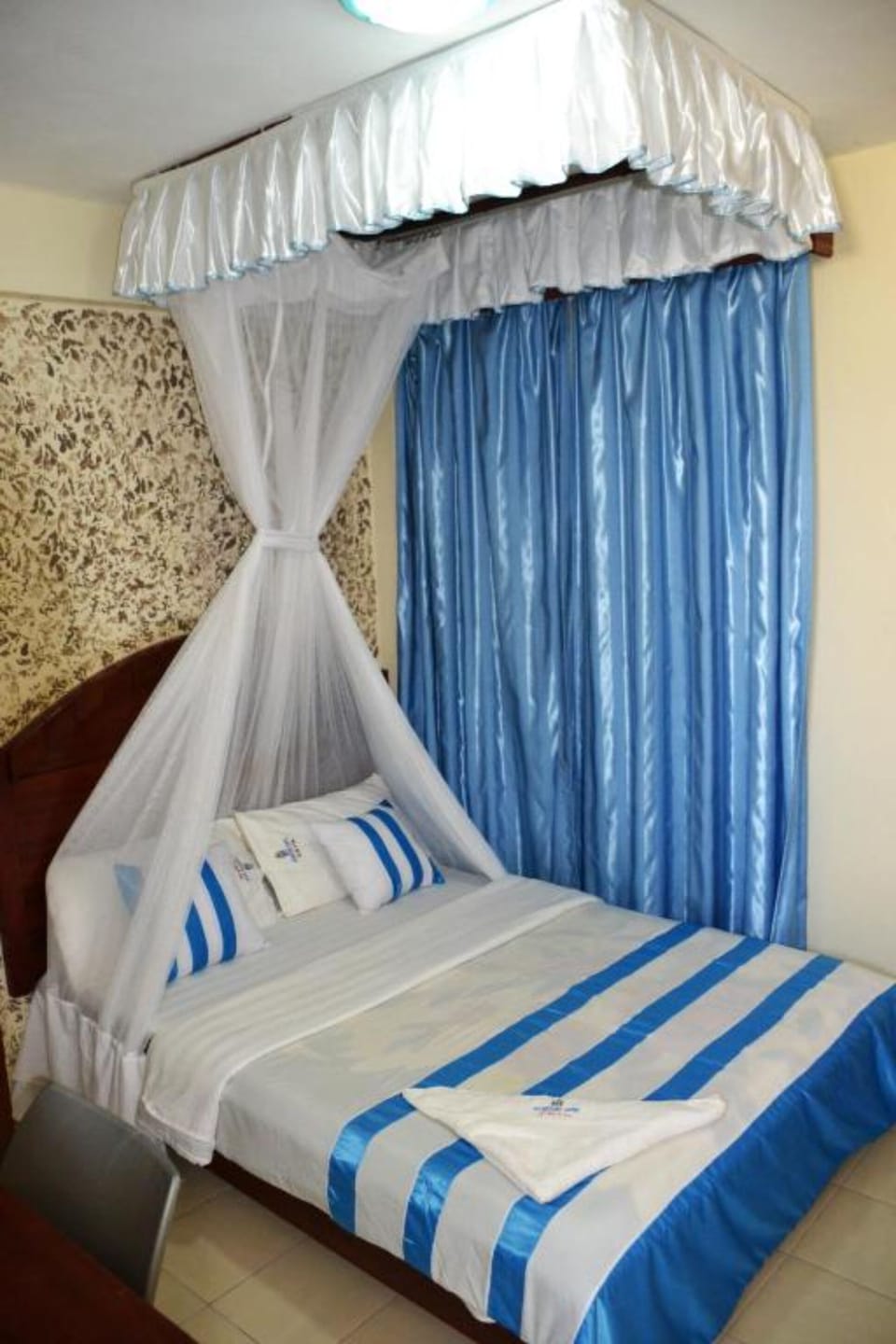 Free WiFi, bed sheets