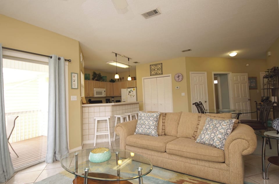 9235SPLiving4