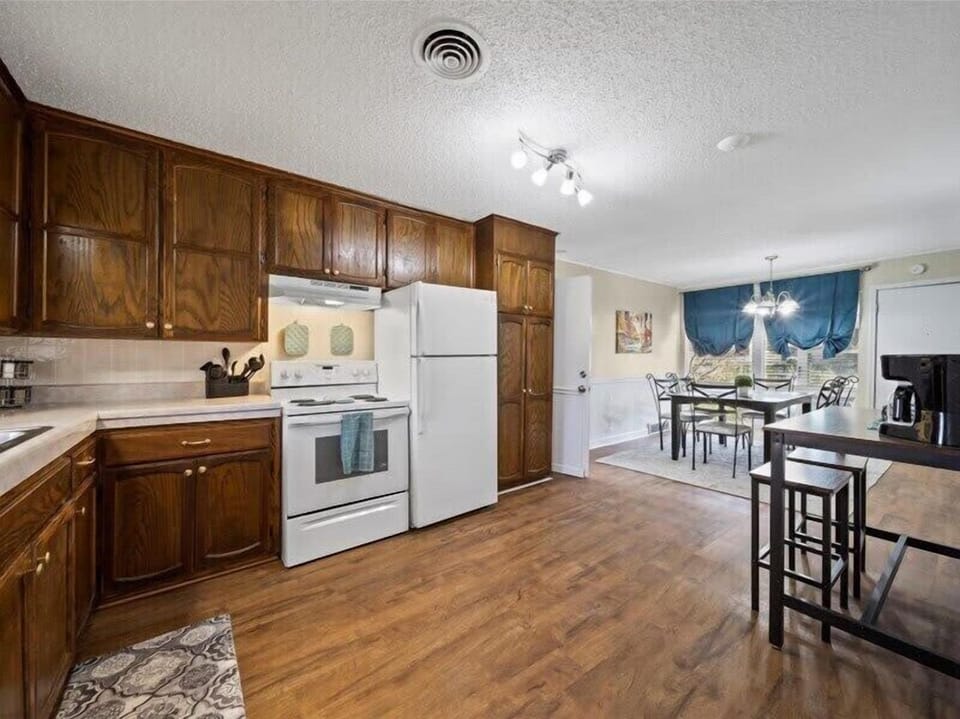 Kitchen and Coffee Bar