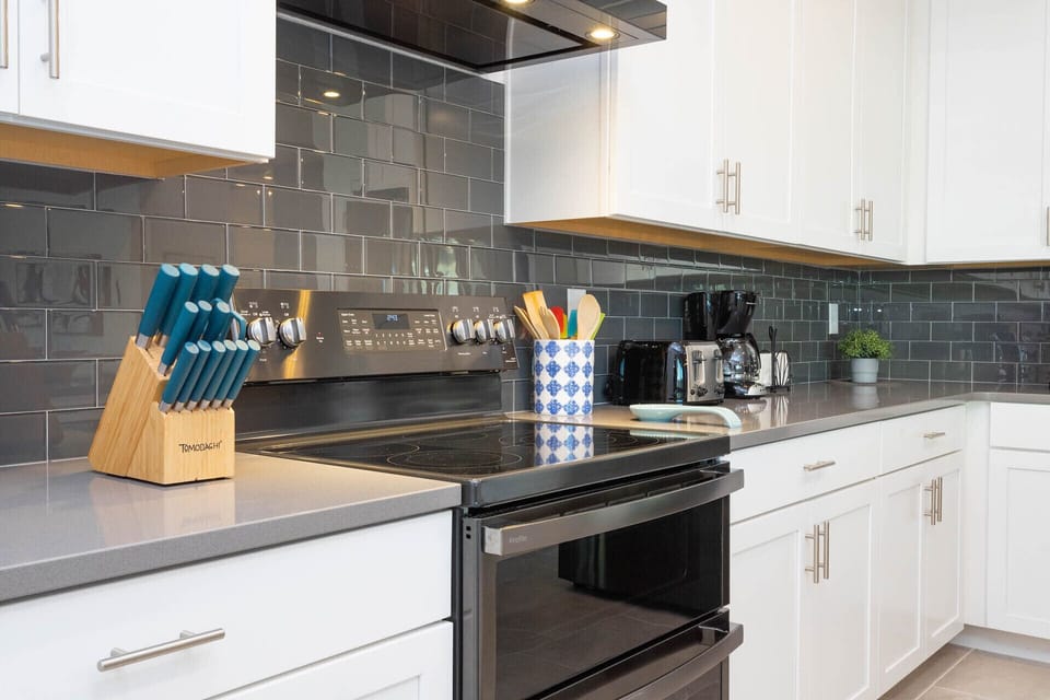 Fully equipped kitchen area.