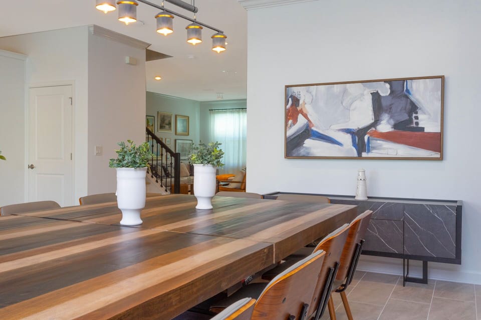 Dinning area (downstairs).
