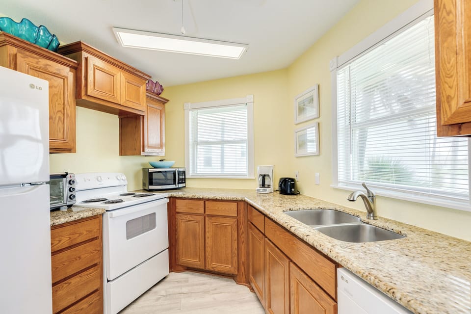 Plenty of kitchen storage for all your beach snacks