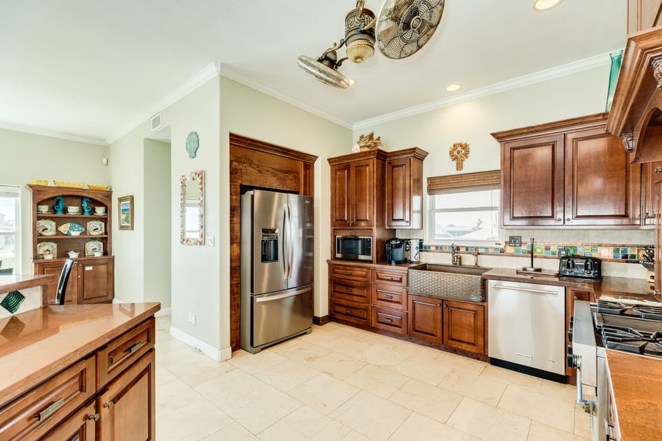 Fully equipped kitchen will make prepping meals at home a breeze