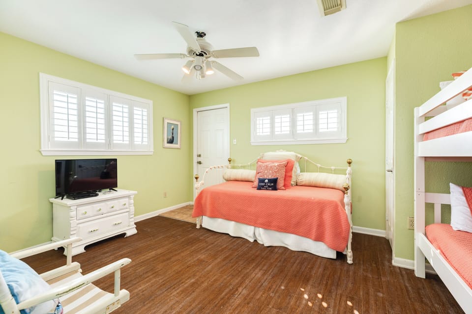 Upper level bedroom perfect for kids or teens