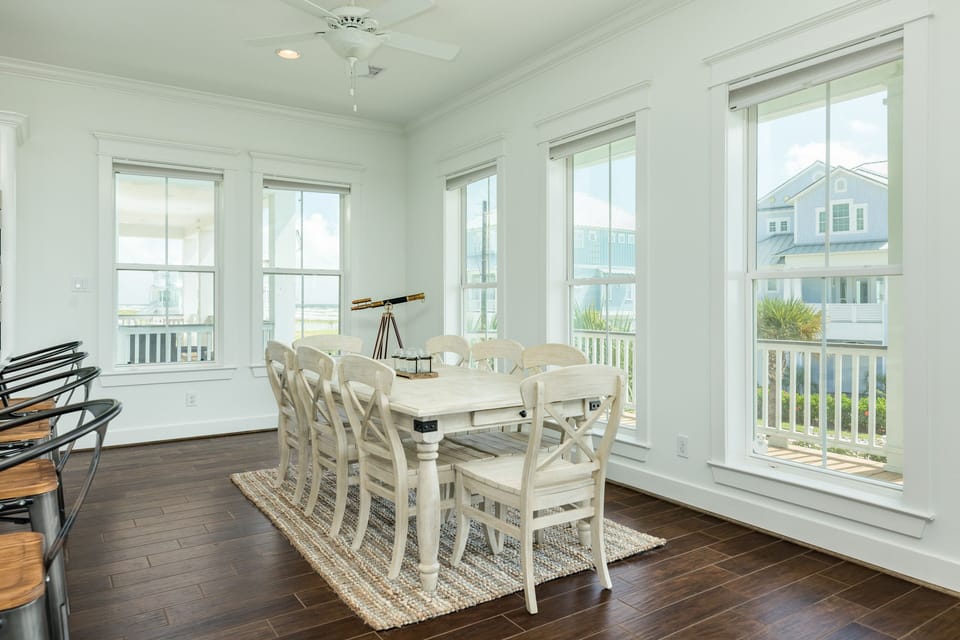 Comfortably sit up to 8 at the dining table