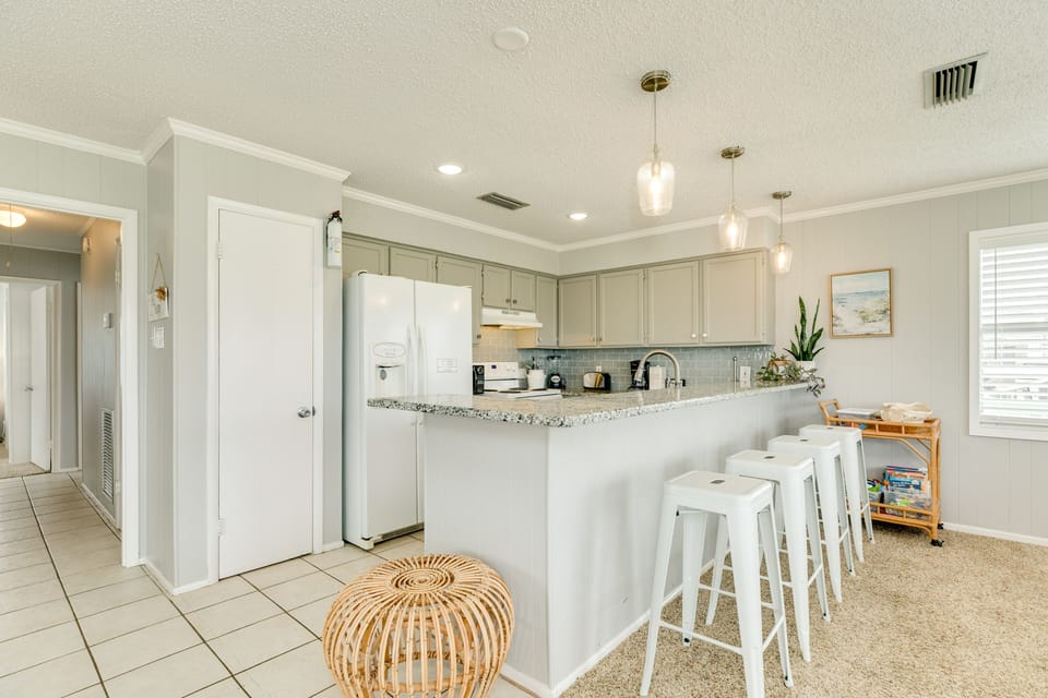 Grab a quick bite or serve meals at the breakfast bar