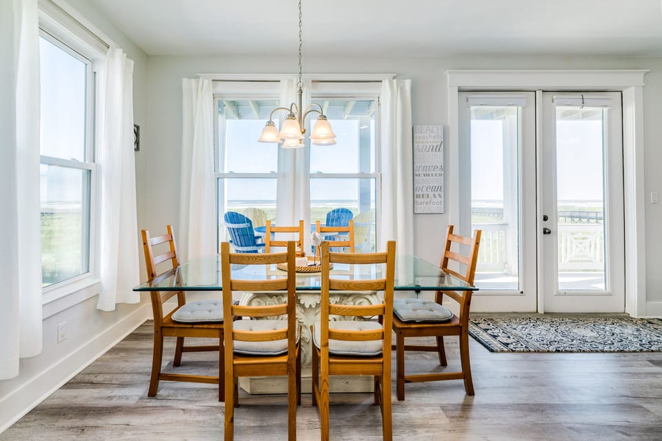 Comfortably sit up to 6 at the table overlooking the Gulf