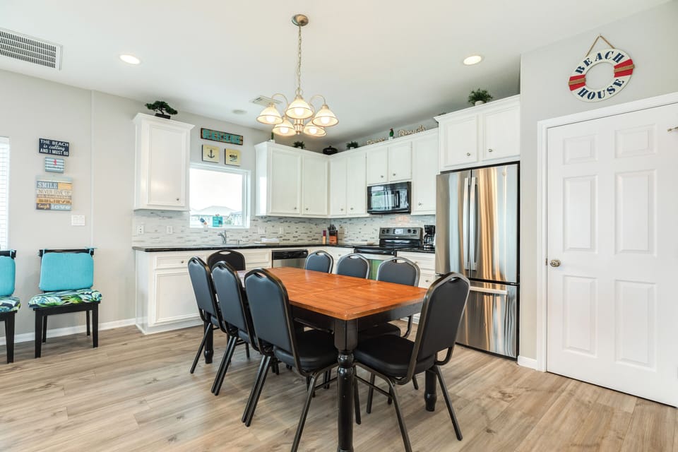 Grab a quick bite or serve meals at the large kitchen table
