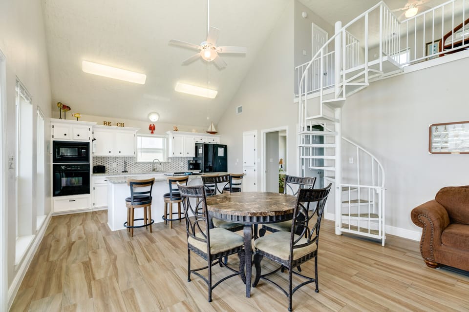 Comfortably sit up to 4 at the dining table, with additional seating at the breakfast bar