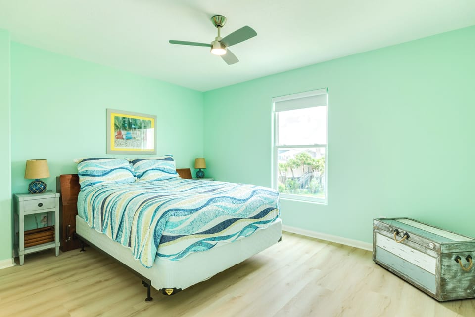 Bedroom 4 - Queen, Upper level